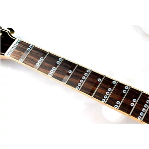 Jelölő matrica pengetős hangszerre